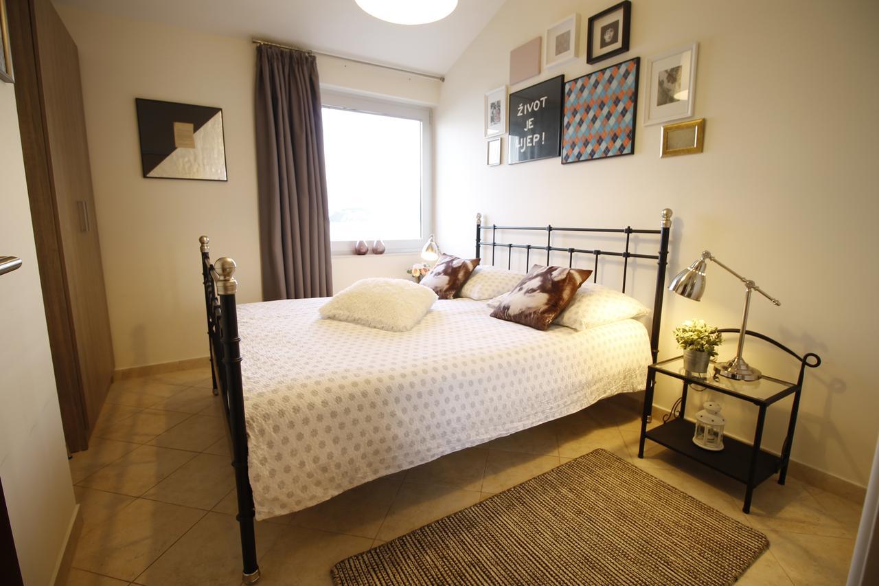 Apartments Marer Trogir Bagian luar foto
